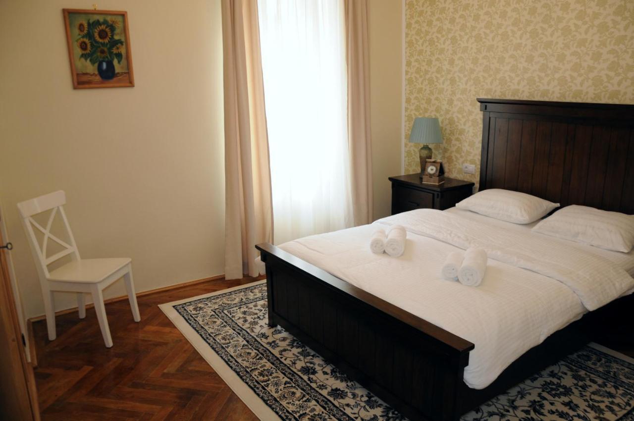 Black Gate - 2 Bedroom Apartment In The Heart Of Old Town With Free Private Secured Parking 브라쇼브 외부 사진